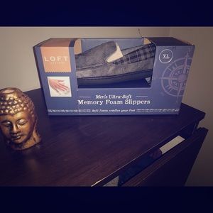 ❌(SOLD ELSEWHERE)❌ 
SZ.11 Brand New Comfortable Memory Foams Slippers